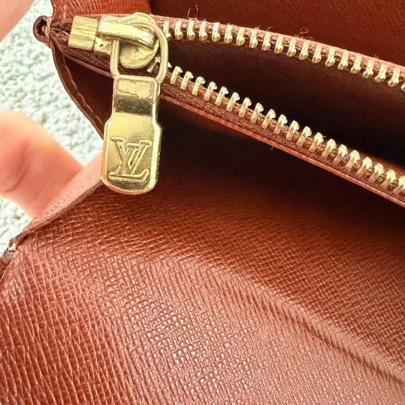 Vintage Louis Vuitton Monogram Long Wallet • Snap Flap • Zipper Coin Pocket - Picture 4 of 8